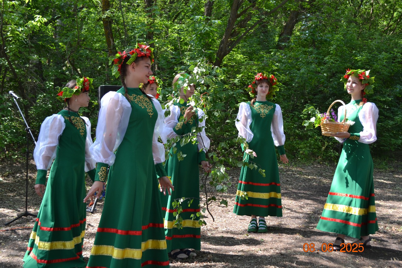 Старинный русский народный праздник - Троица.
