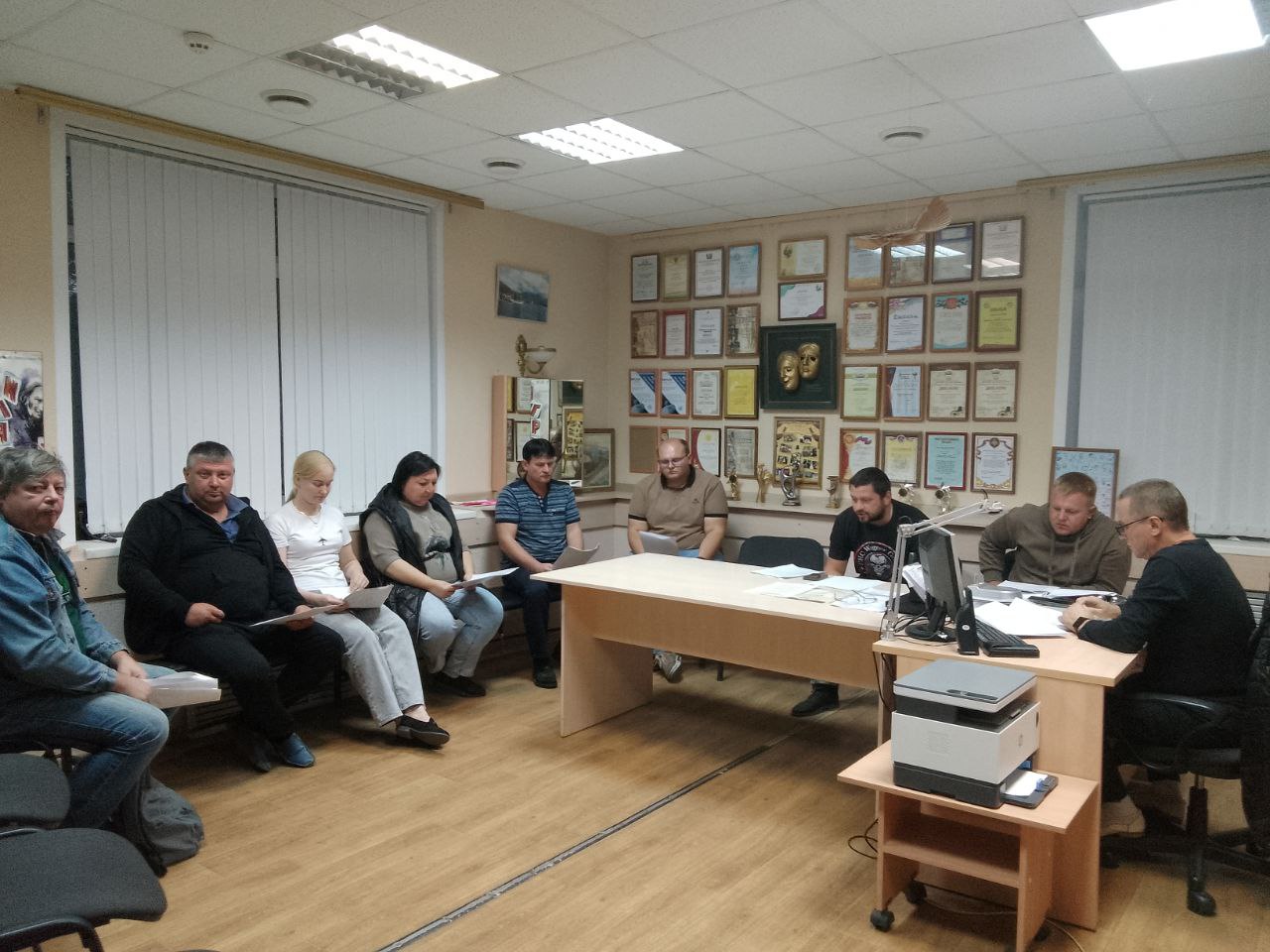 В рамках проекта «Передвижной спектакль «Выбор» по пьесе А. Дударева в постановке Калачеевского народного драматического театра, победителя грантового конкурса ПФКИ – 2024, прошла первая сводная репетиция.