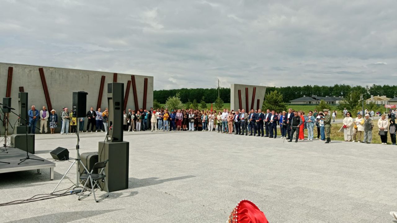 21 июня  на территории Мемориального комплекса «Осетровский плацдарм» состоялся патриотический фестиваль Военно-исторических клубов «Сквозь века, к Великой Победе».