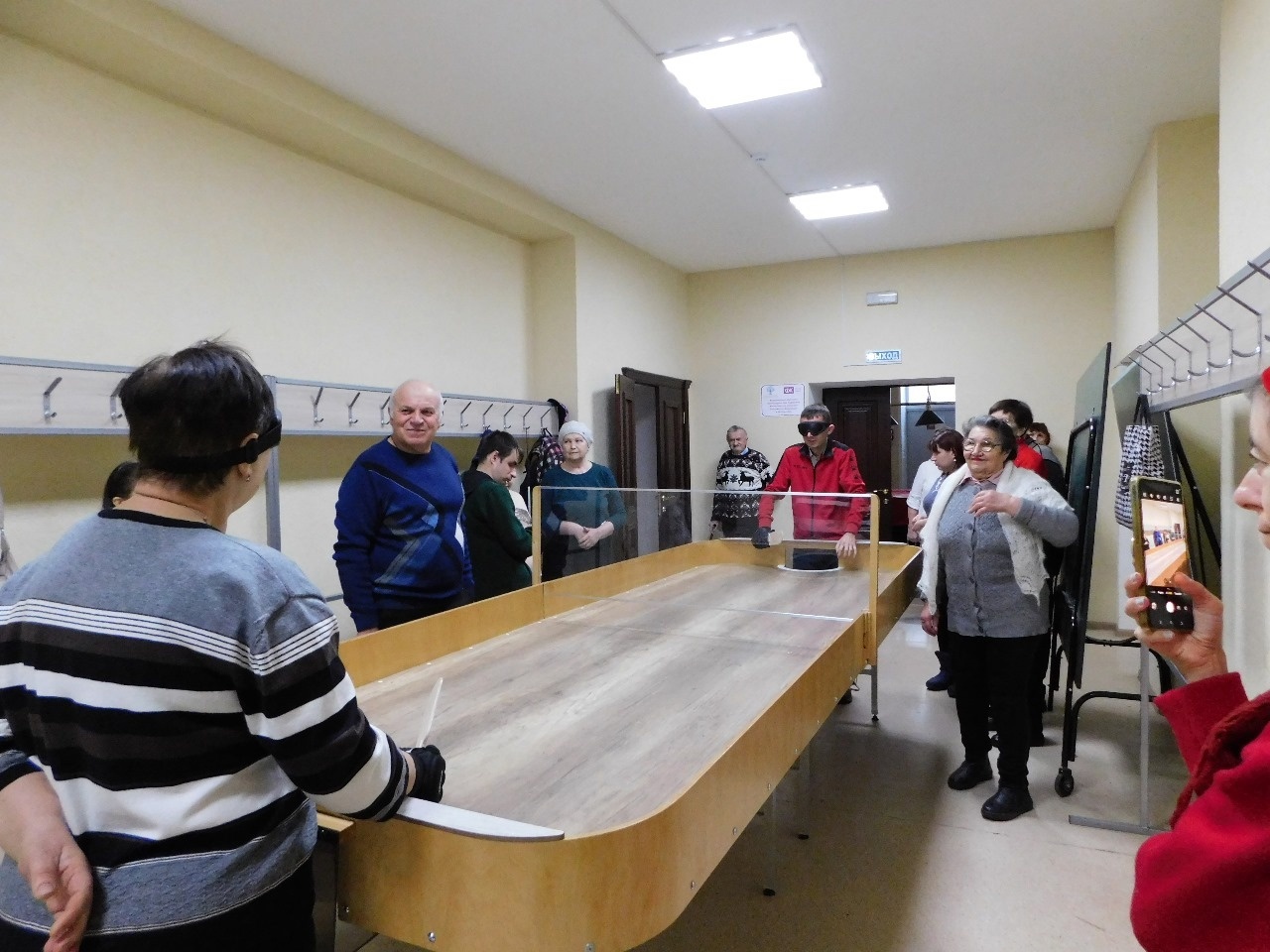 25 декабря, в Доме культуры им. Чапаева, собрались люди с ограниченными возможностями здоровья на Новогоднее мероприятие. Их организатор-руководитель общества инвалидов и слепых, Байзаева Зинаида Ганиевна собрала более 35 человек..