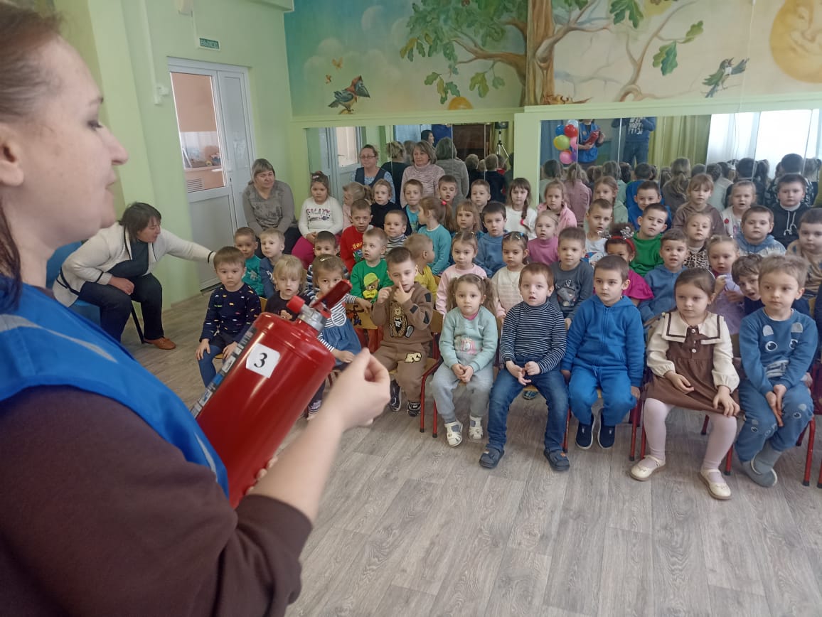 В период с 1 по 7 февраля в образовательных учреждениях Калачеевского муниципального района инструктором Калачеевского районного отделения ВДПО Татьяной Владимировной Сорокодум были проведены ряд мероприятий.