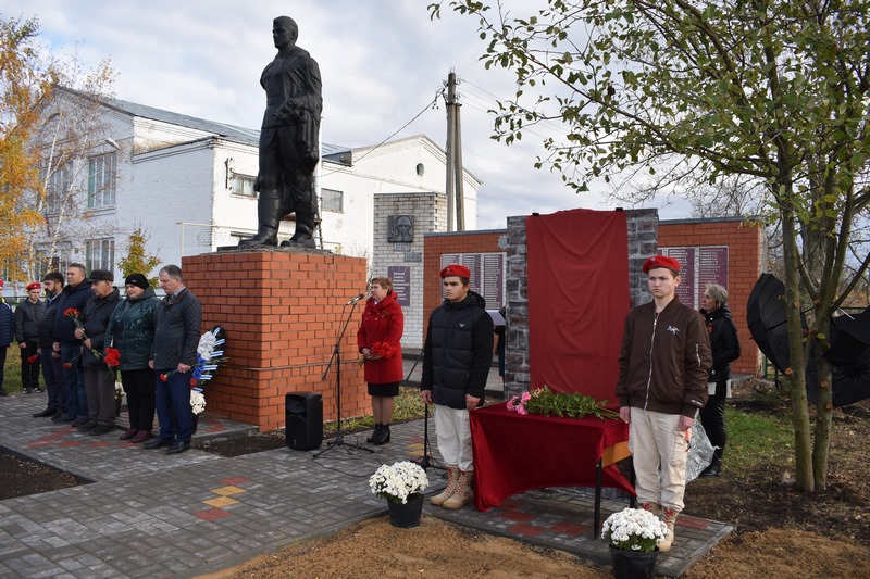 В Скрипниково открыли мемориальную доску в честь участника СВО.