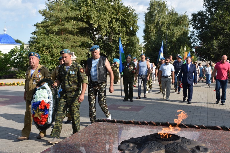 В Калаче отметили День ВДВ..