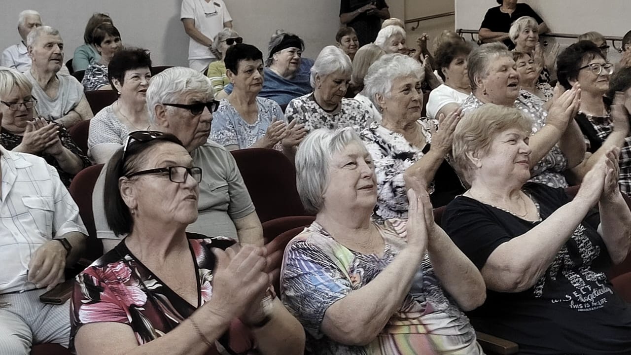 Калачеевские артисты «десантировались» в Павловске.