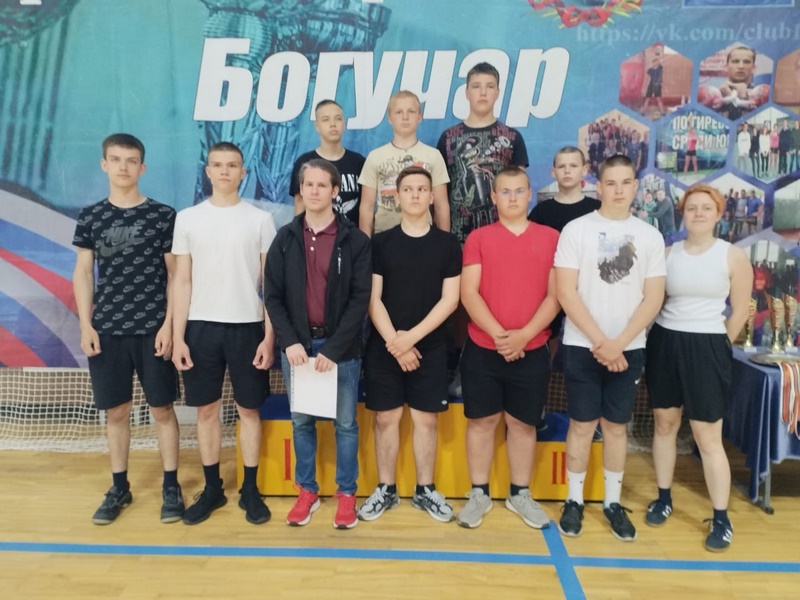 18 мая в Богучаре прошли соревнования по гиревому спорту, посвященные Дню Победы..