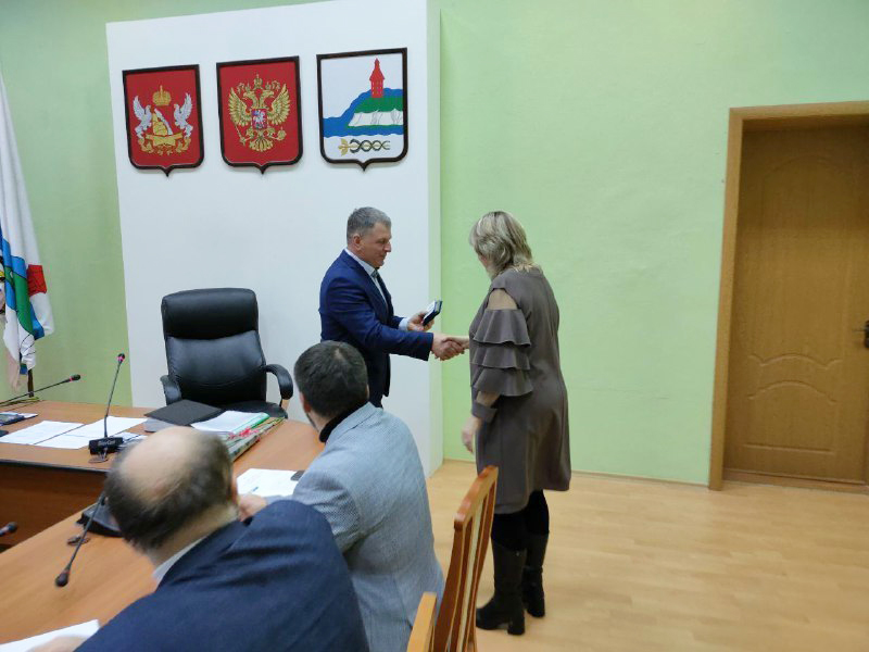 Глава администрации района вручил почетные знаки пятерым калачеевцам..