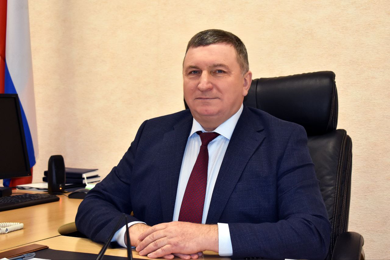 Главу Калачеевского муниципального района, председателя Совета народных депутатов..