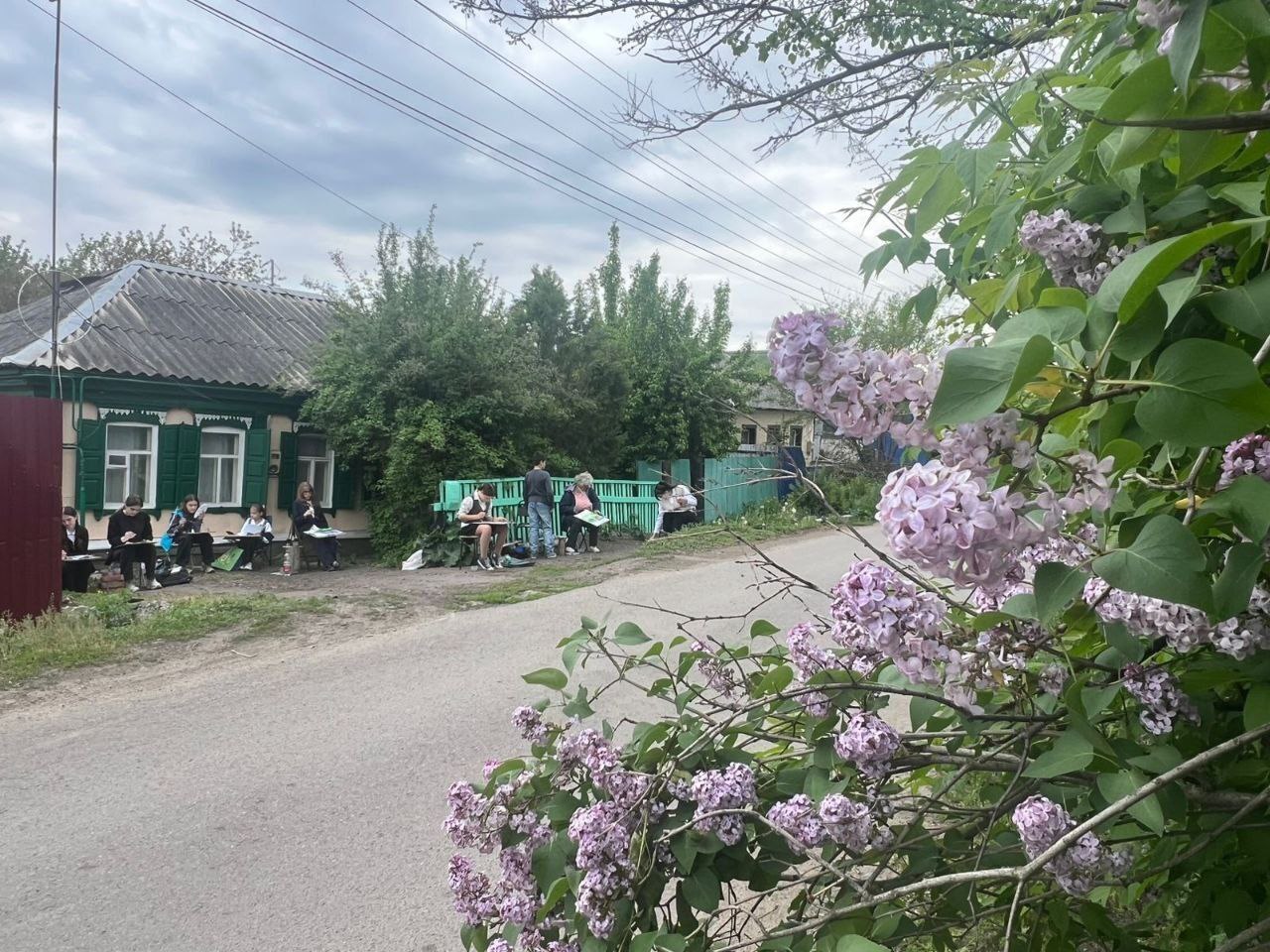 Акция «Кружевная сирень» - творческий пленэр на художественном отделении.