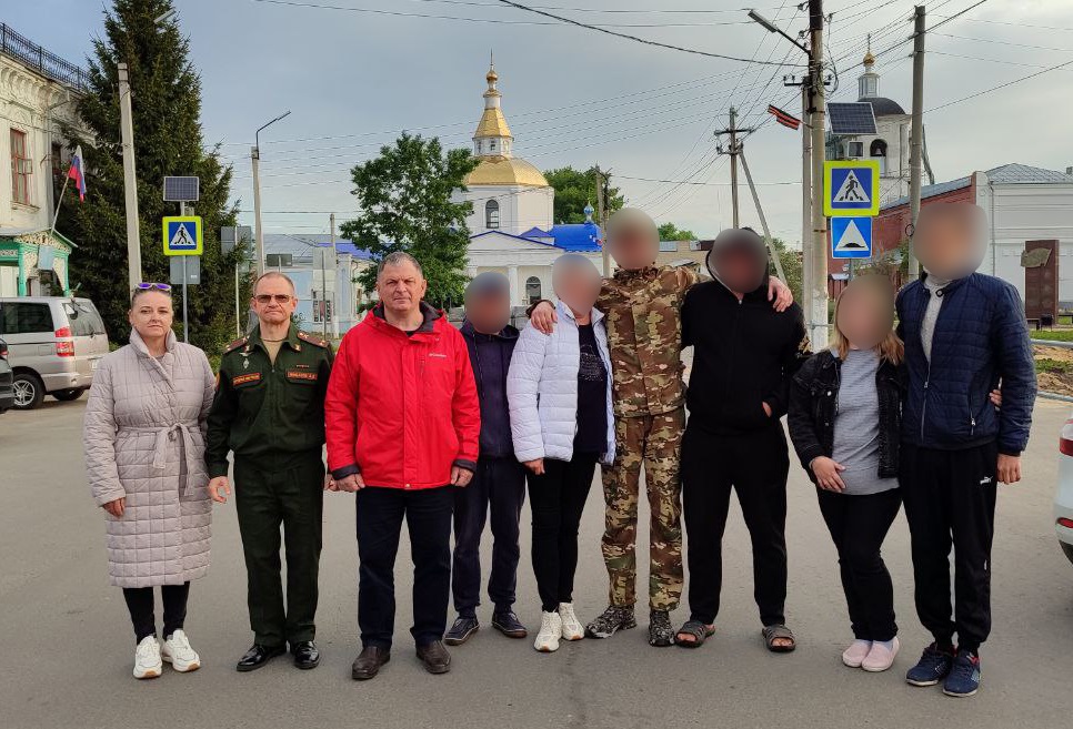 Глава администрации Калачеевского муниципального района проводил земляков на сборный пункт.