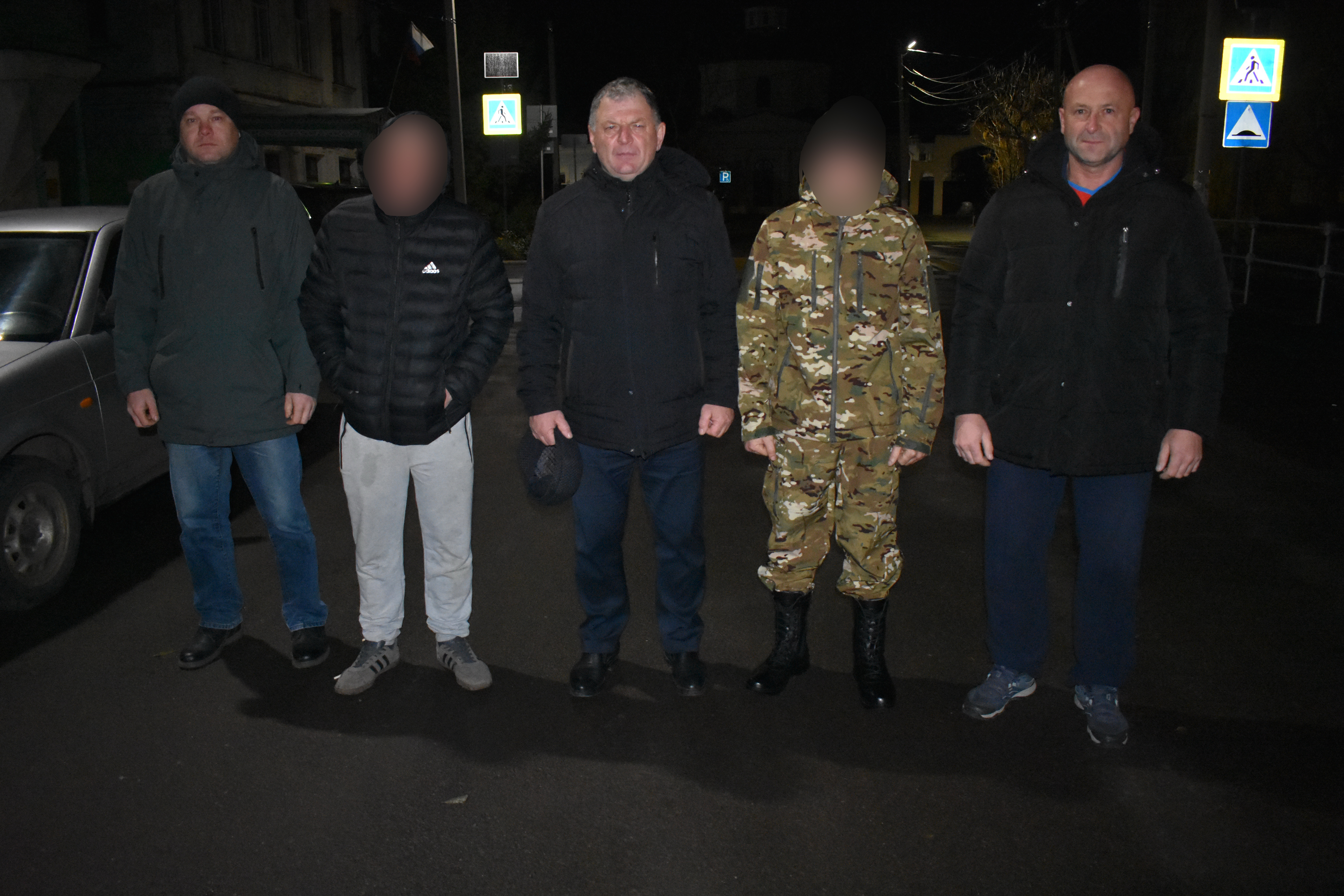 Глава администрации района напутствовал контрактников на службу в армию.
