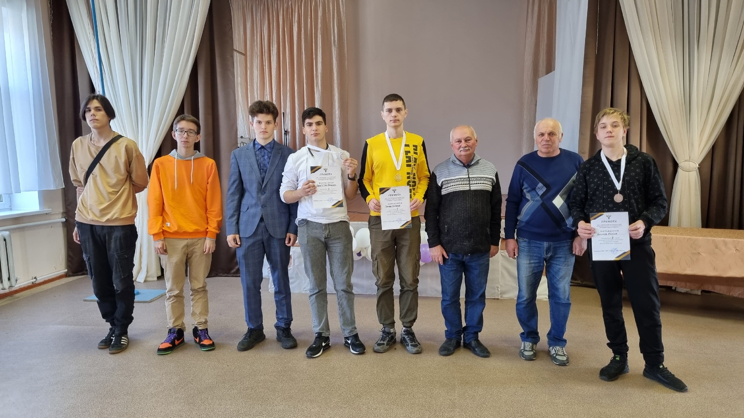 1 ноября в Новомеловатскую СОШ им. Ф.П. Зацепилова съехались молодые шахматисты из разных общеобразовательных учреждений нашего района..