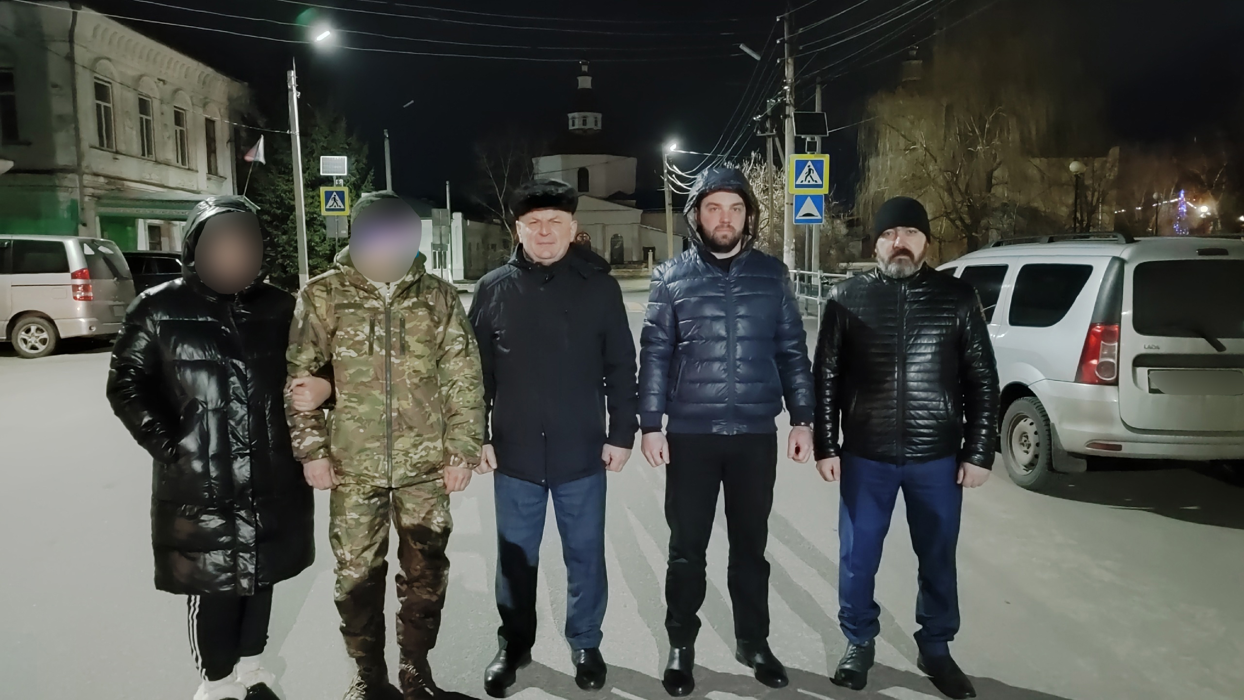 Глава администрации Калачеевского муниципального района Котолевский Николай Тимофеевич проводил земляка, принявшего решение встать на защиту Родины и заключить контракт с Министерством обороны..