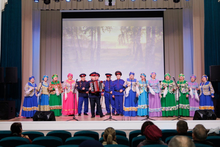 В Калачеевском районе проходит районный смотр-конкурс художественной самодеятельности «Счастье петь под небом синим». В этот раз смотр посвящен 80-летию Великой Победы. В Калачеевском районе проходит районный смотр-конкурс художественной самодеятельности «Счастье петь под небом синим». В этот раз смотр посвящен 80-летию Великой Победы.