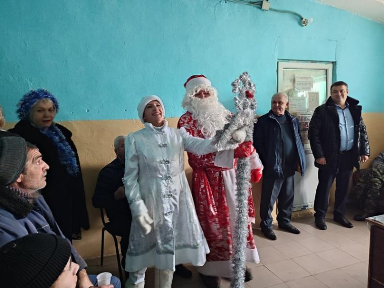 Работники Заброденского сельского дома культуры поздравили тружеников сельского хозяйства “Большевик”, «Черноземье», «Нива» и «Манино» с наступающим Новым годом. Работники Заброденского сельского дома культуры поздравили тружеников сельского хозяйства “Большевик”, «Черноземье», «Нива» и «Манино» с наступающим Новым годом.