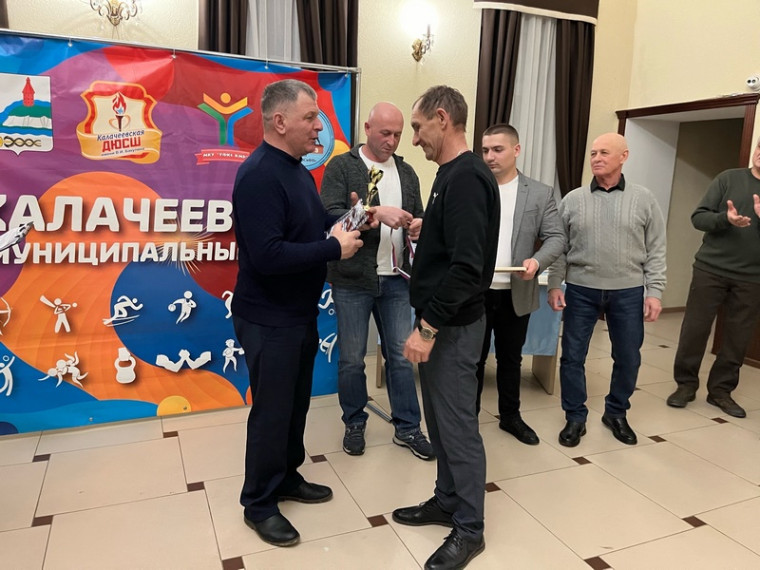 30 декабря в ДК имени Чапаева подвели итоги 10-го районного первенства по бильярду на Кубок главы администрации Калачеевского муниципального района, в котором приняли участие 20 участников. 30 декабря в ДК имени Чапаева подвели итоги 10-го районного первенства по бильярду на Кубок главы администрации Калачеевского муниципального района, в котором приняли участие 20 участников.