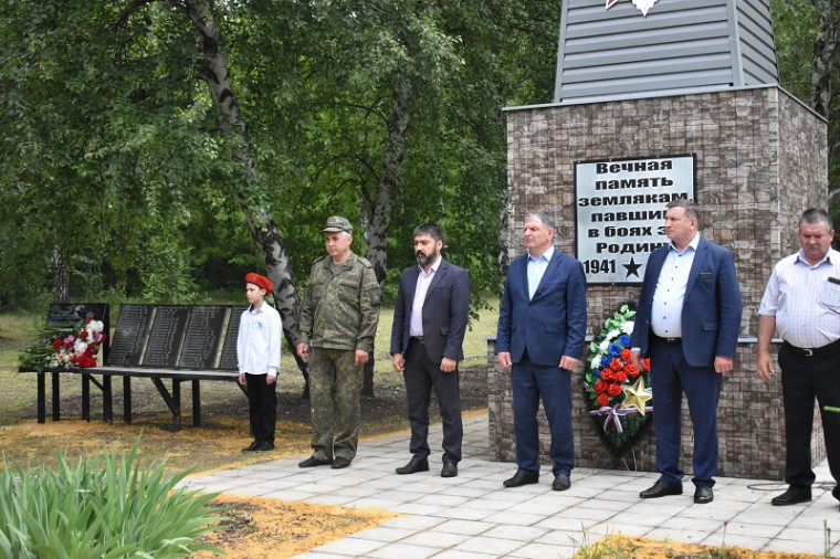 В Советском увековечили память земляка, погибшего в зоне СВО. В Советском увековечили память земляка, погибшего в зоне СВО.