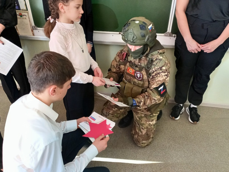 Классная встреча с участником СВО состоялась сегодня, 11 марта 2024 года. Классная встреча с участником СВО состоялась сегодня, 11 марта 2024 года.