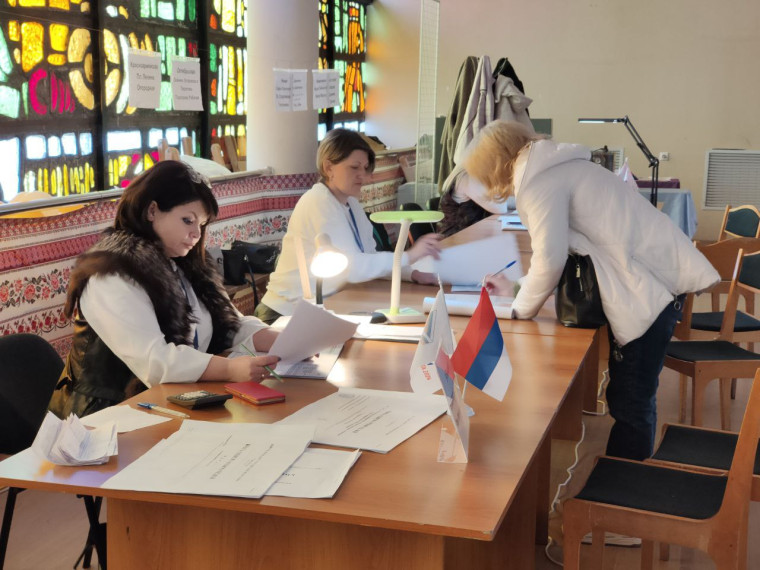 Сегодня в 8:00 в Калачеевском районе открылись все 42 участка для голосования на выборах Президента Российской Федерации.. Сегодня в 8:00 в Калачеевском районе открылись все 42 участка для голосования на выборах Президента Российской Федерации..