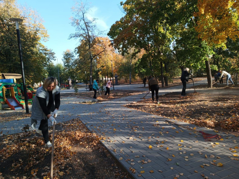 В рамках объявленного месячника по благоустройству и санитарной очистке на территории района активно приступили к наведению порядка и уборке подведомственных территорий.. В рамках объявленного месячника по благоустройству и санитарной очистке на территории района активно приступили к наведению порядка и уборке подведомственных территорий..