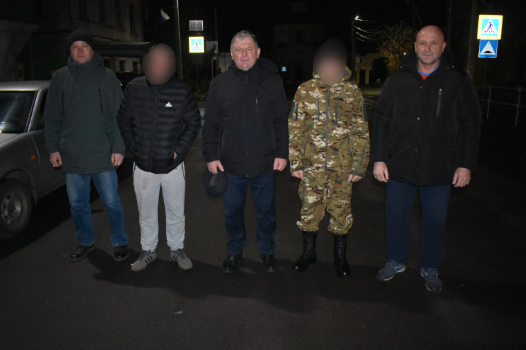 Глава администрации района напутствовал контрактников на службу в армию. Глава администрации района напутствовал контрактников на службу в армию.